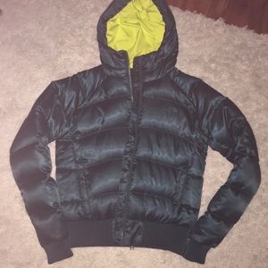 Woman’s Northface down jacket